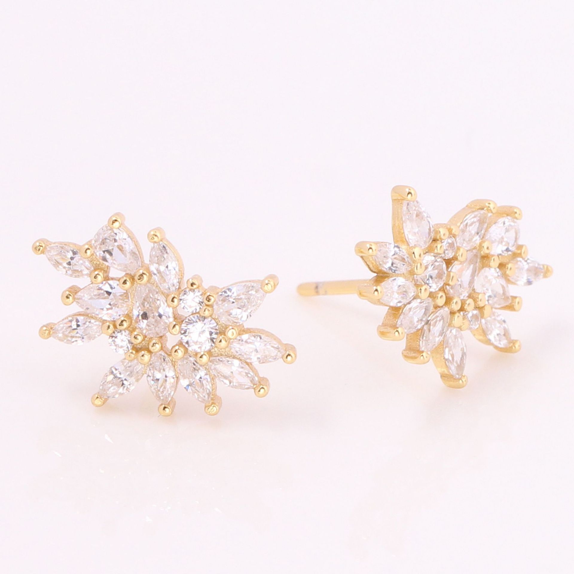 1 Pair Simple Style Flower Inlay Sterling Silver Zircon Ear Studs display picture 2
