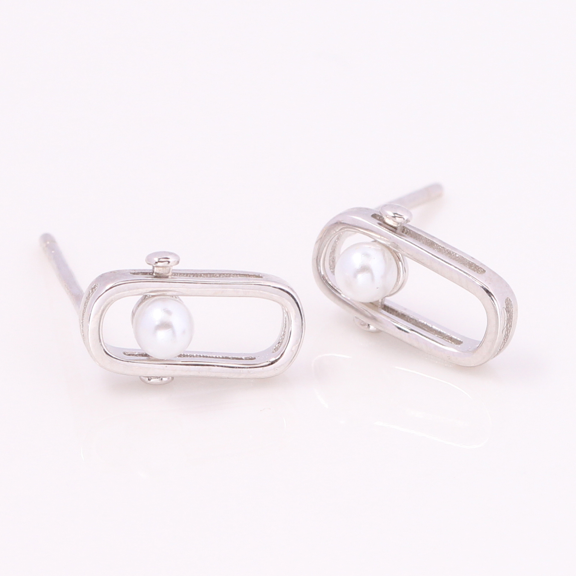 1 Pair Simple Style Solid Color Inlay Sterling Silver Pearl Ear Studs display picture 1