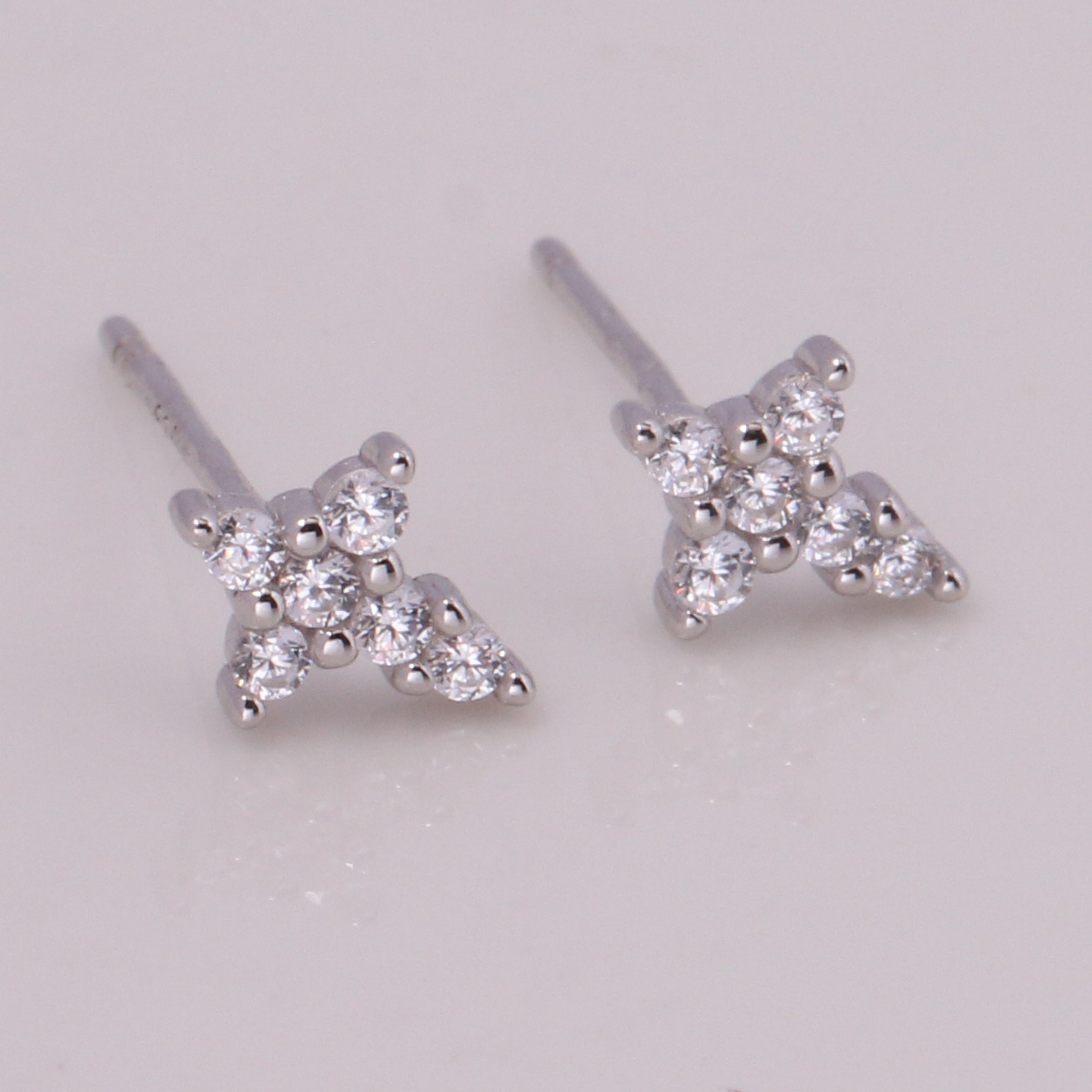 1 Pair Simple Style Classic Style Solid Color Inlay Sterling Silver Zircon Ear Studs display picture 4