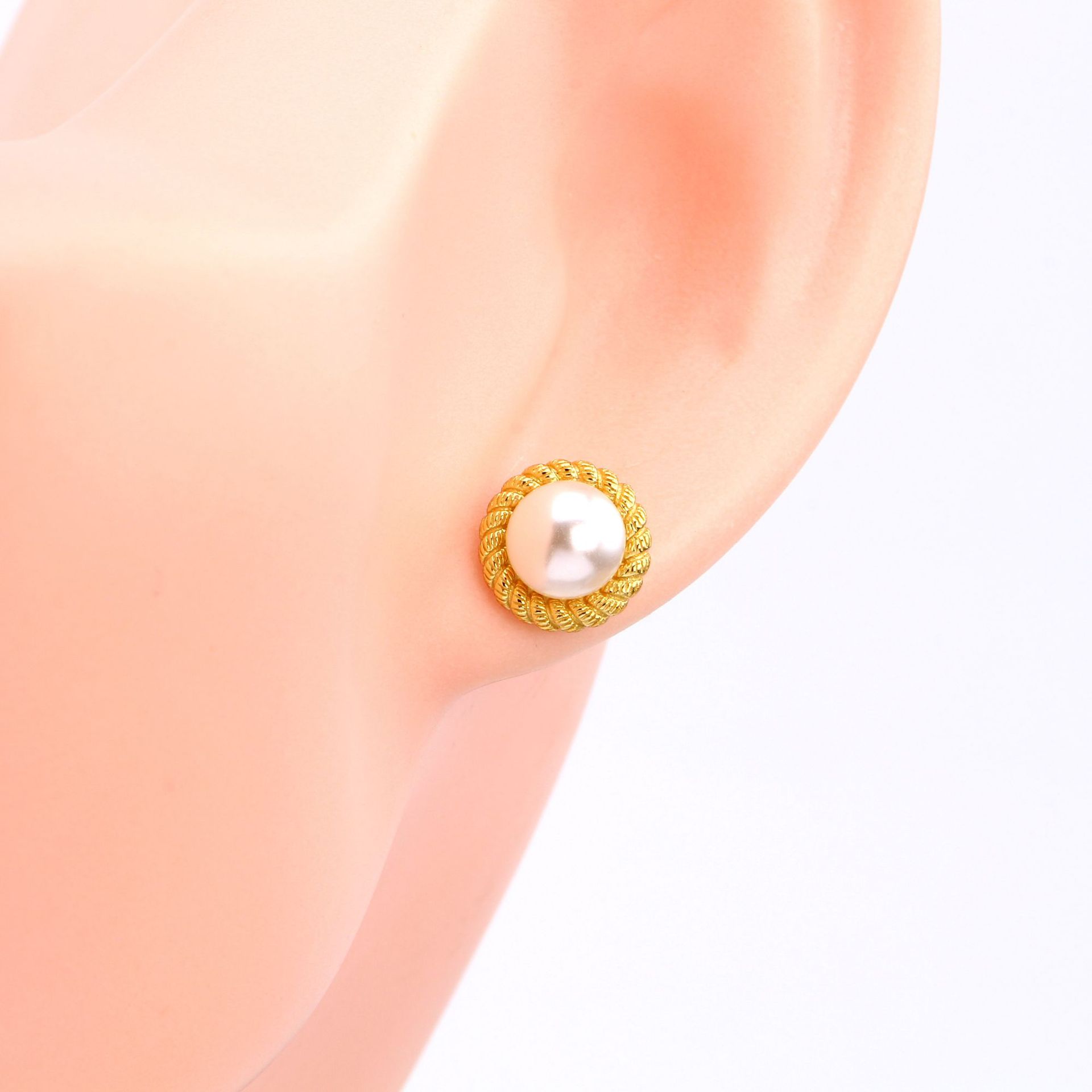 1 Pair Simple Style Round Inlay Sterling Silver Pearl Ear Studs display picture 1