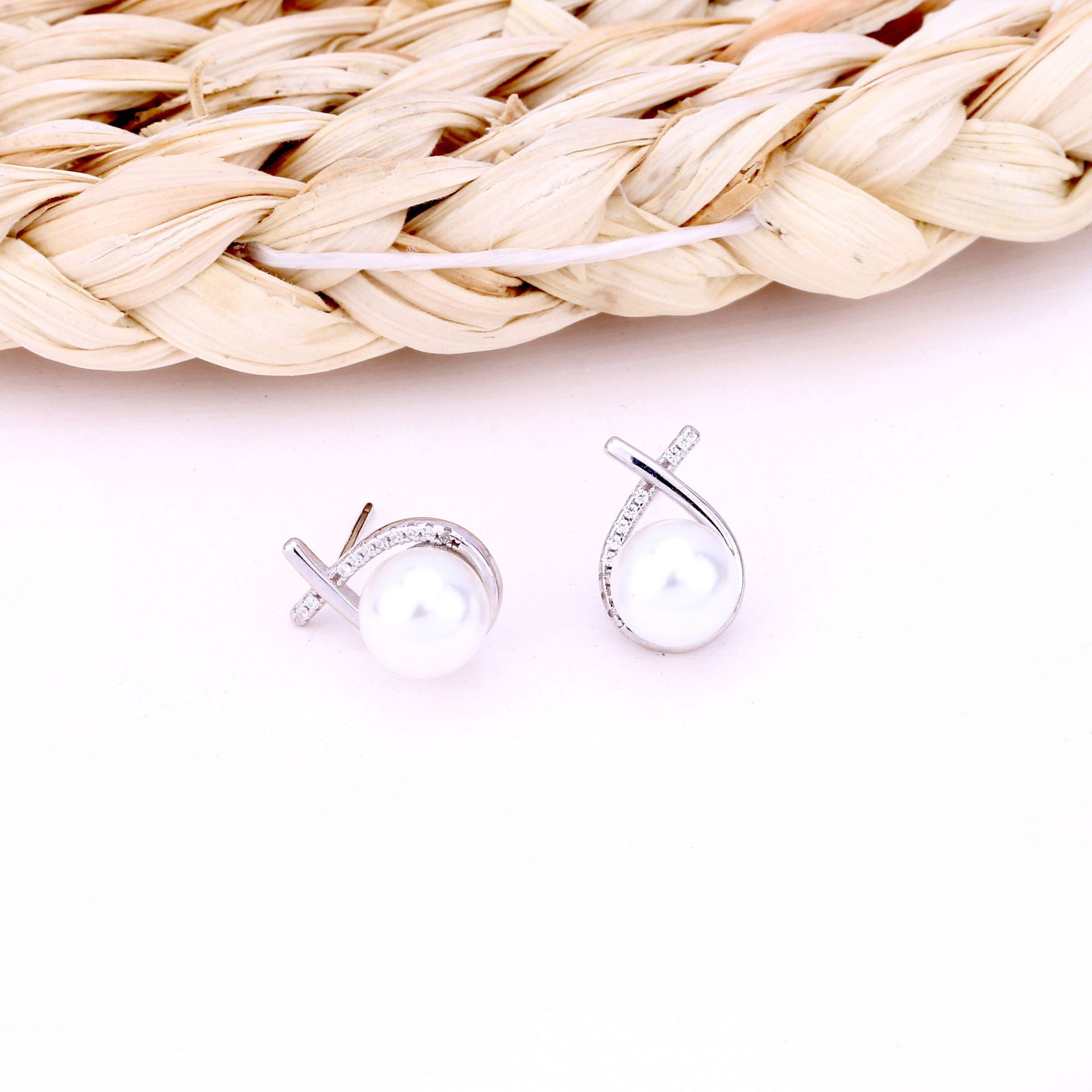 1 Paar Dame Wassertropfen Überzug Inlay Sterling Silber Künstliche Edelsteine Künstliche Perlen Ohrstecker display picture 8
