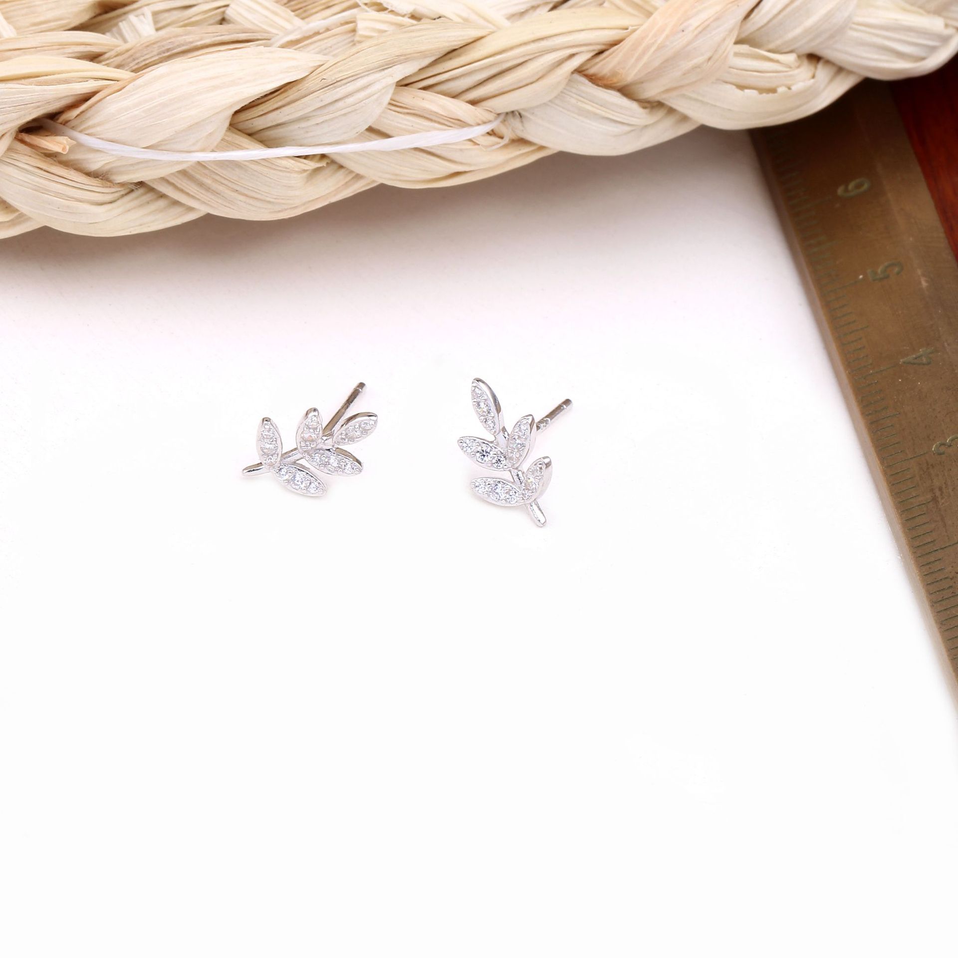 1 Pair Simple Style Flower Inlay Sterling Silver Zircon Ear Studs display picture 10