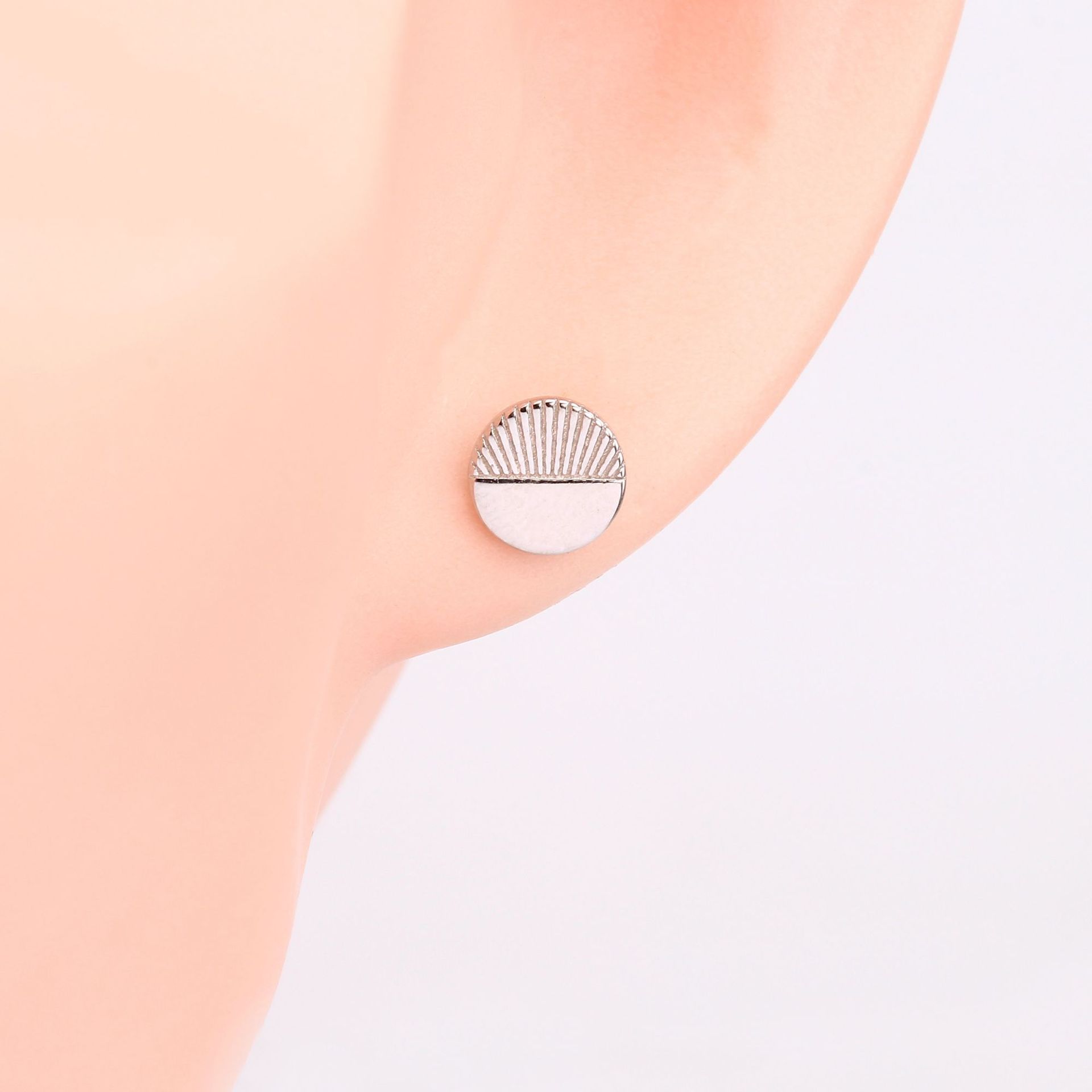 1 Pair Simple Style Round Plating Sterling Silver Ear Studs display picture 8