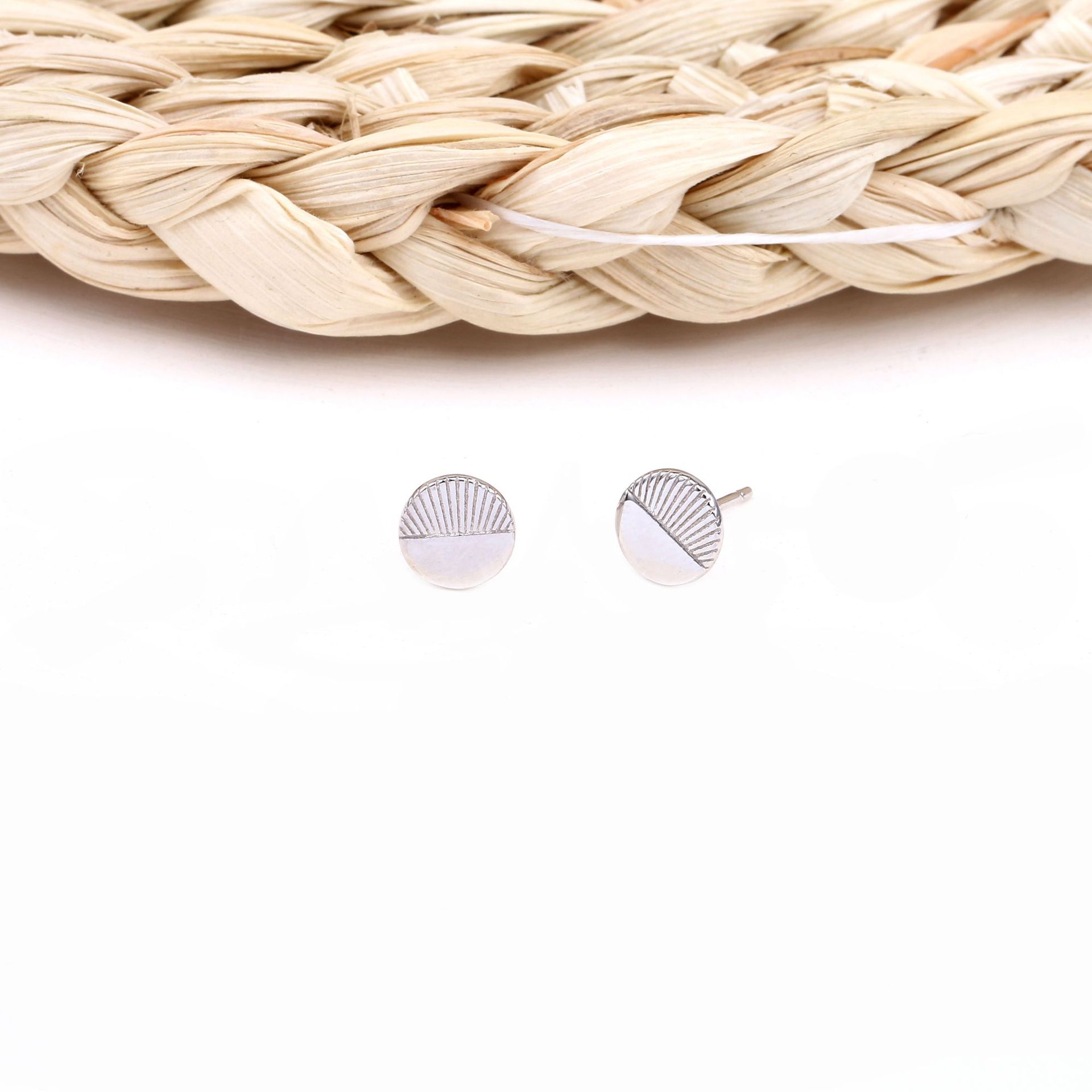 1 Pair Simple Style Round Plating Sterling Silver Ear Studs display picture 10