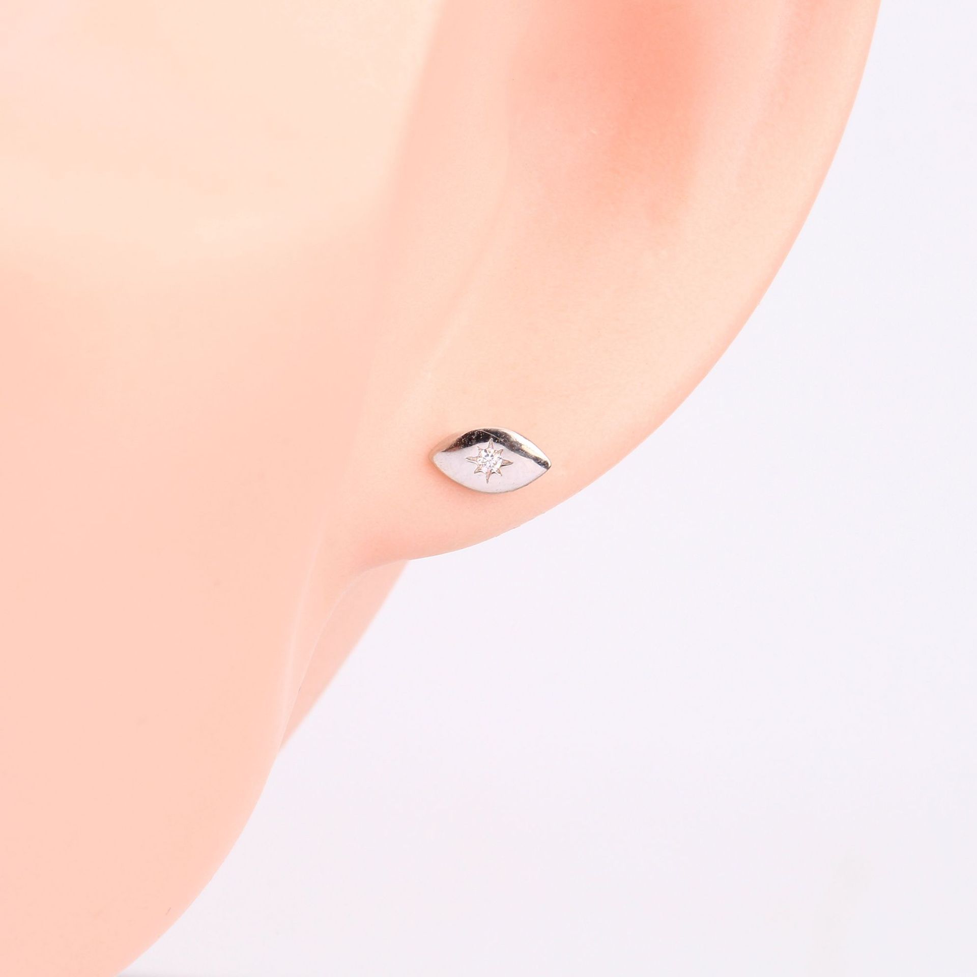 1 Paire Style Simple L'oeil Du Diable Ovale Placage Incruster Argent Sterling Diamant Artificiel Boucles D'oreilles display picture 8