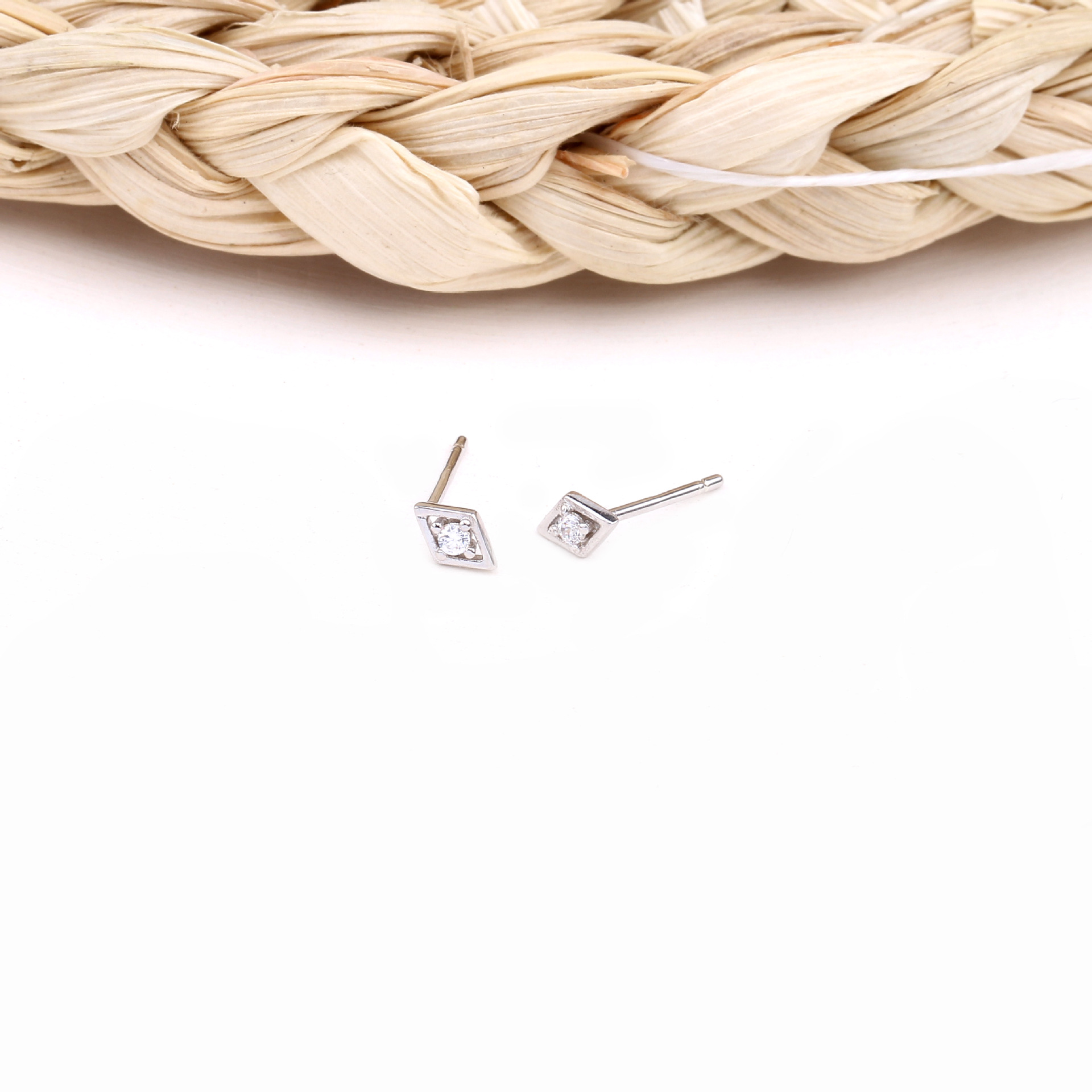 1 Pair Simple Style Rhombus Inlay Sterling Silver Artificial Diamond Ear Studs display picture 10