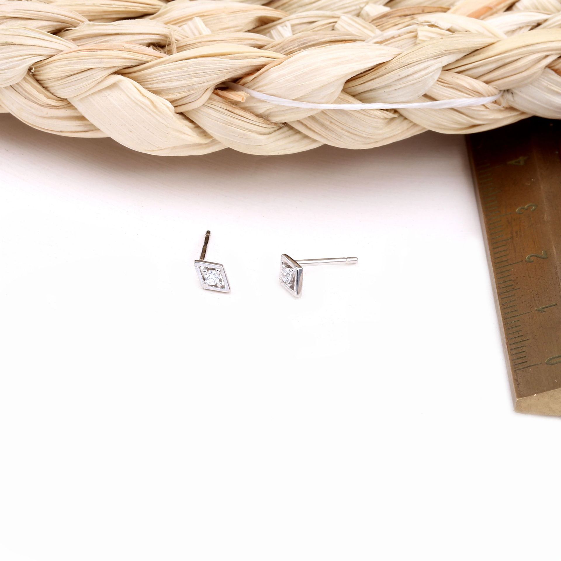 1 Pair Simple Style Rhombus Inlay Sterling Silver Artificial Diamond Ear Studs display picture 12