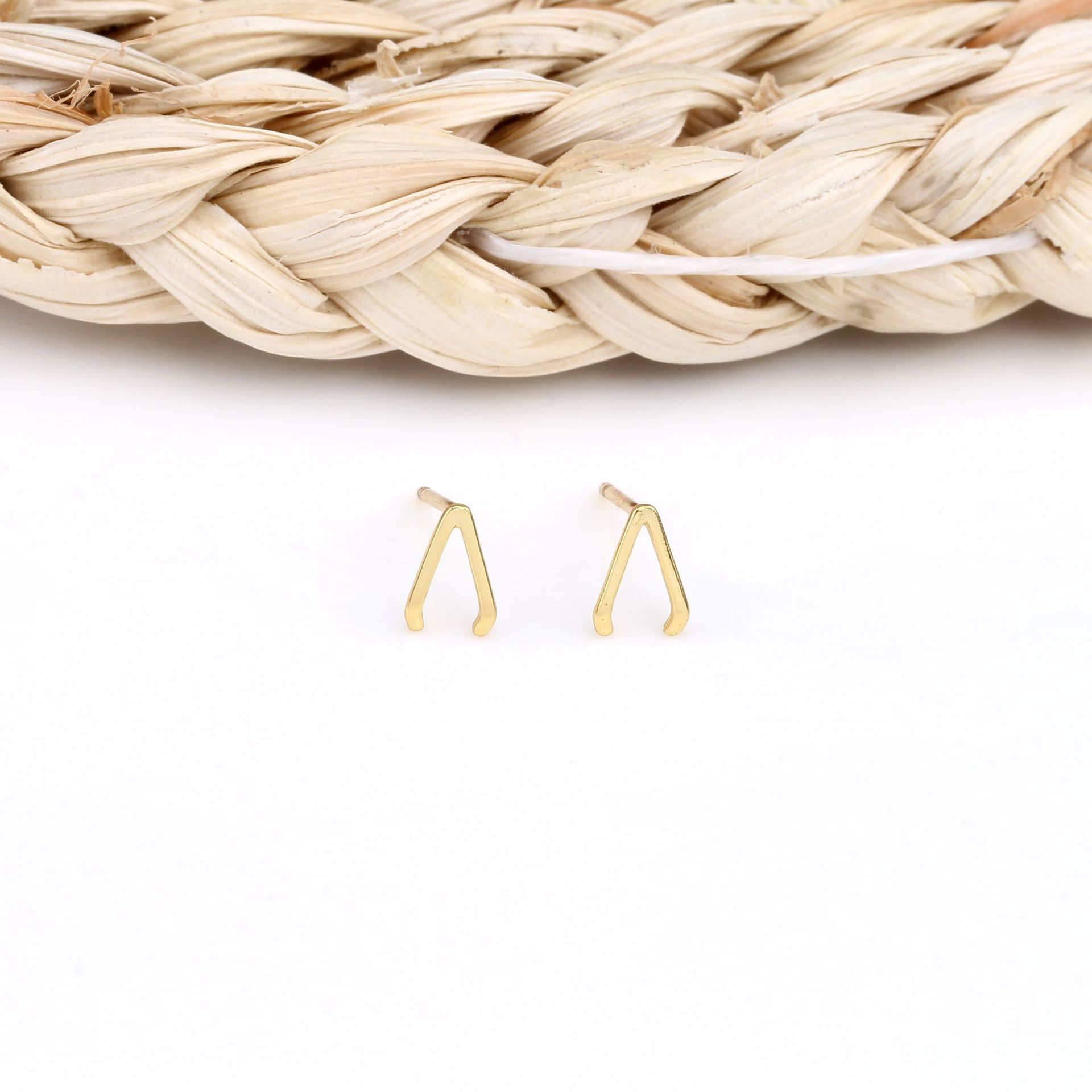 1 Pair Simple Style V Shape Irregular Plating Sterling Silver Ear Studs display picture 9