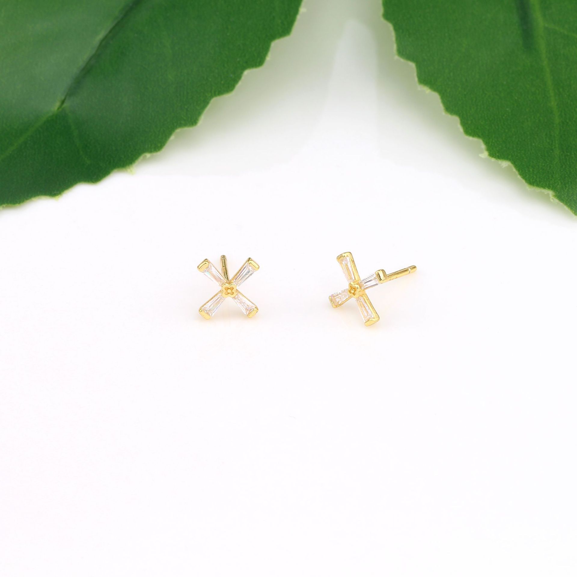 1 Pair Simple Style Streetwear Cross Plating Inlay Sterling Silver Zircon Ear Studs display picture 10