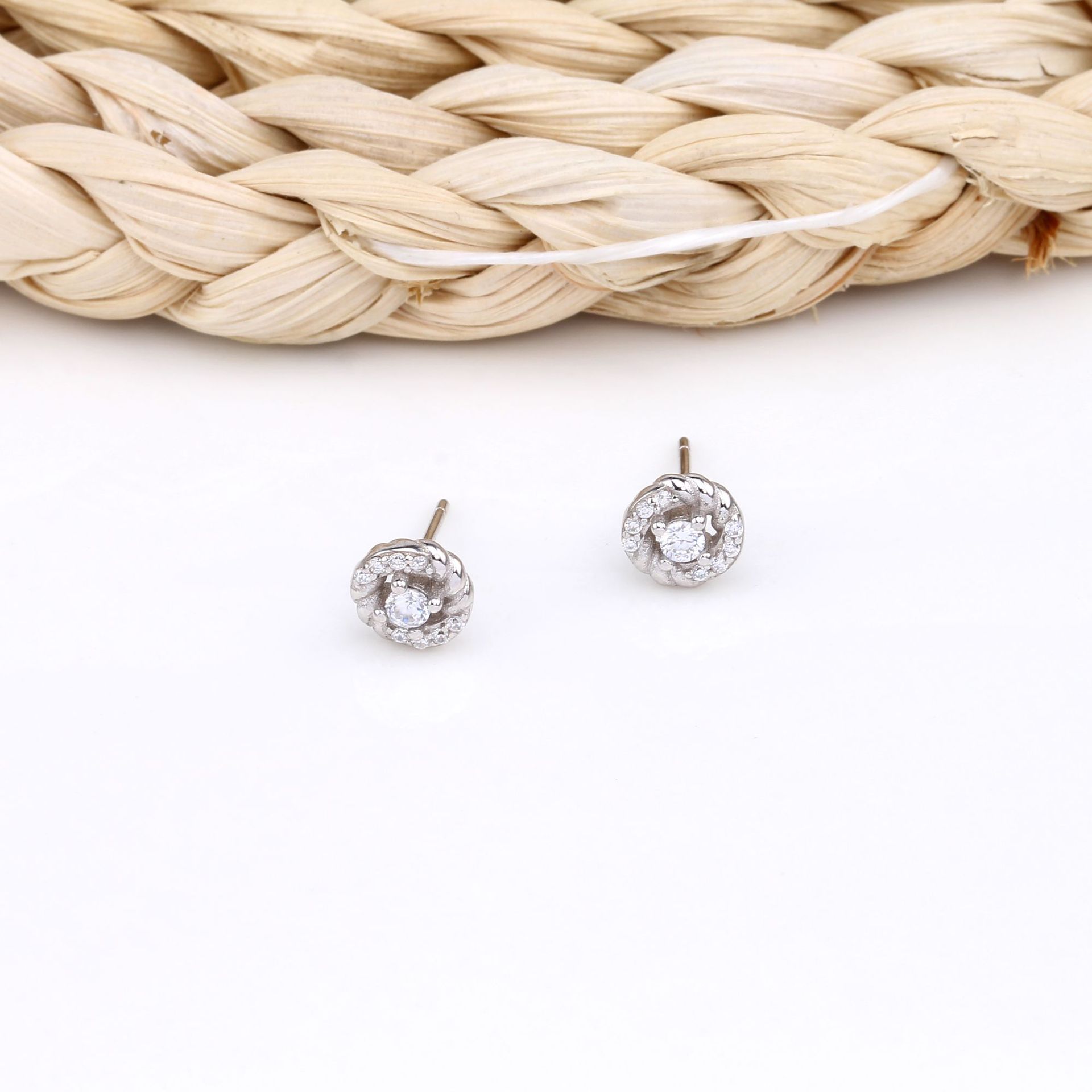 1 Pair Lady Twist Inlay Sterling Silver Zircon Ear Studs display picture 10