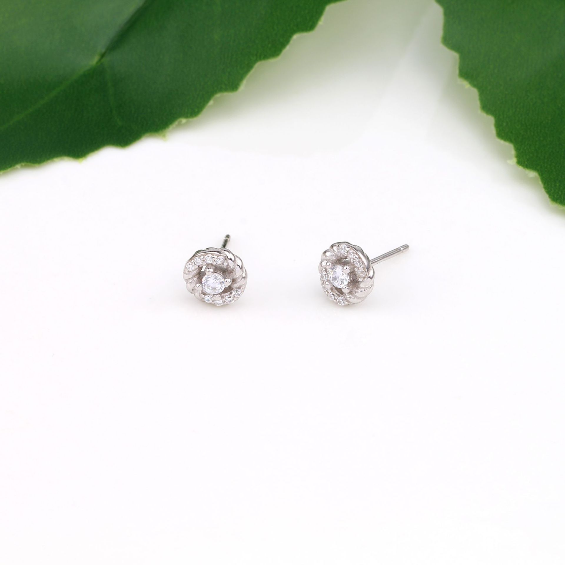 1 Pair Lady Twist Inlay Sterling Silver Zircon Ear Studs display picture 12