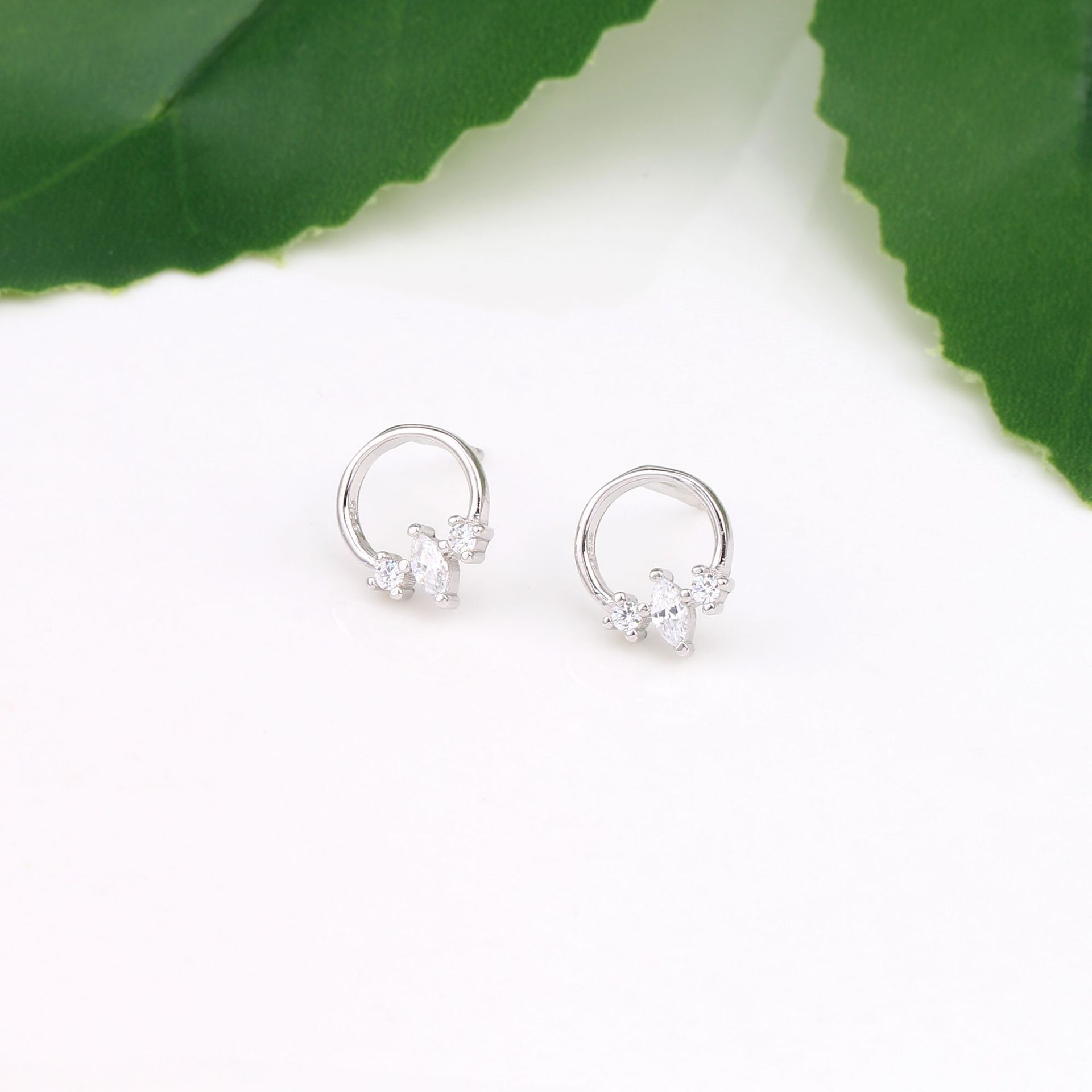 1 Pair Sweet Circle Sterling Silver Ear Studs display picture 10