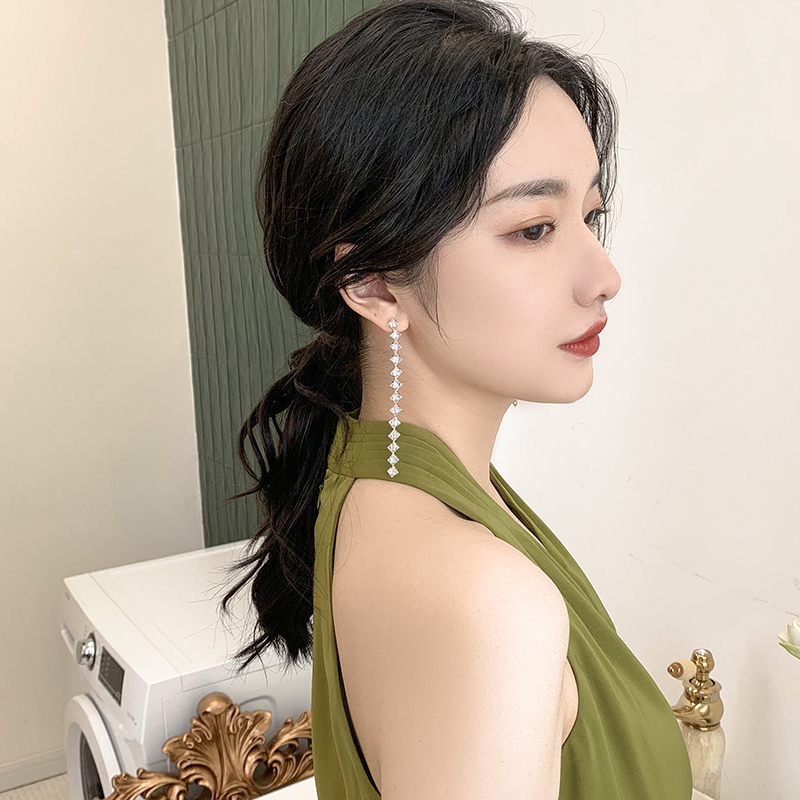 1 Pair Simple Style Waves Polka Dots Plating Inlay Metal Crystal Zircon Silver Plated Drop Earrings display picture 2