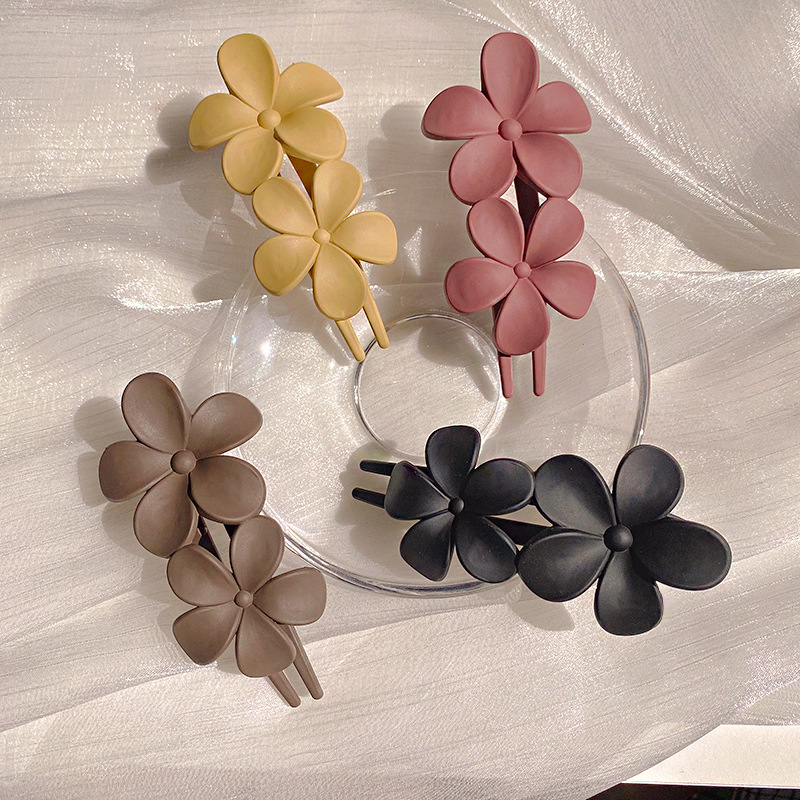 Sweet Flower Resin Handmade Three-dimensional Hair Clip display picture 1