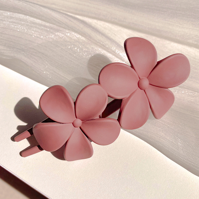 Sweet Flower Resin Handmade Three-dimensional Hair Clip display picture 6