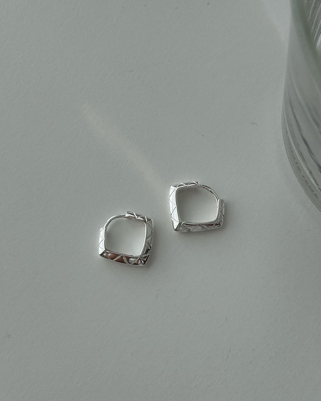 1 Pair Simple Style Rhombus Plating Sterling Silver Earrings display picture 4