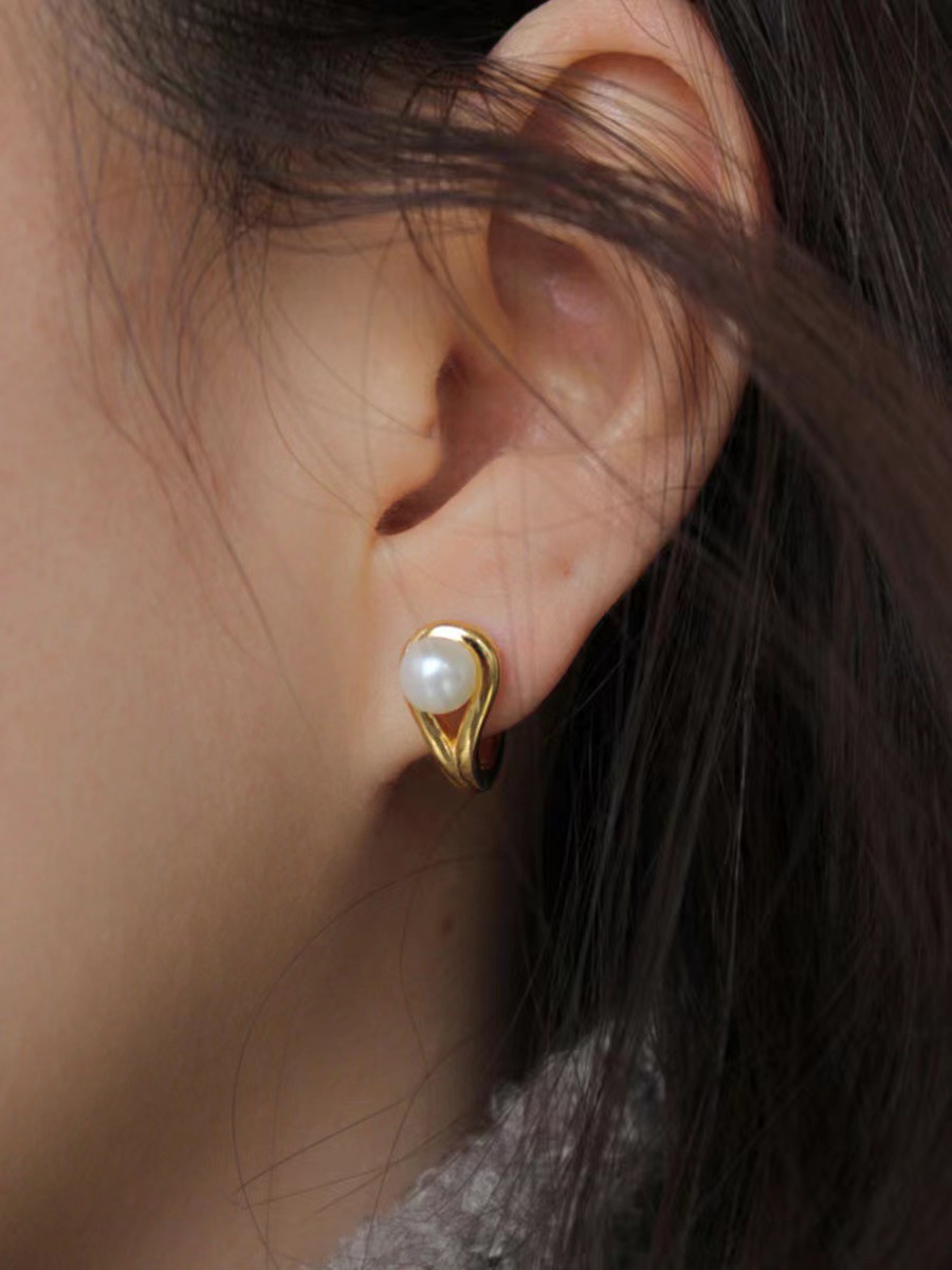 1 Pair Modern Style Round Plating Inlay Sterling Silver Artificial Pearls 18k Gold Plated Earrings display picture 5