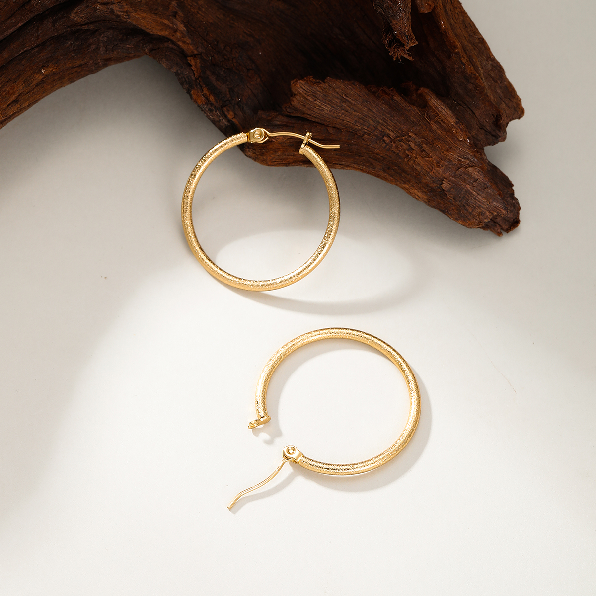 1 Pair Casual Vacation Simple Style Circle Plating 201 Stainless Steel 18K Gold Plated Hoop Earrings display picture 1