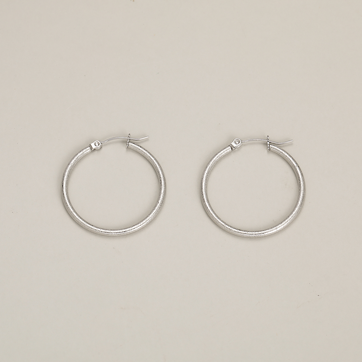 1 Pair Casual Vacation Simple Style Circle Plating 201 Stainless Steel 18K Gold Plated Hoop Earrings display picture 15