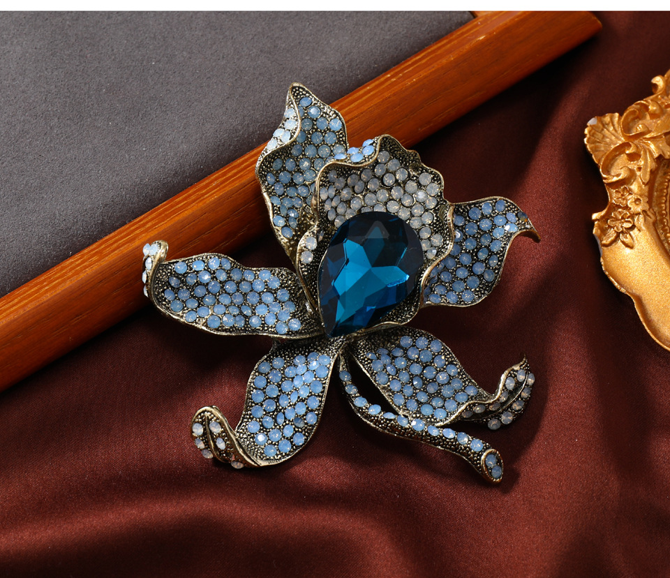 Retro Flower Alloy Inlay Rhinestones Women's Brooches display picture 4