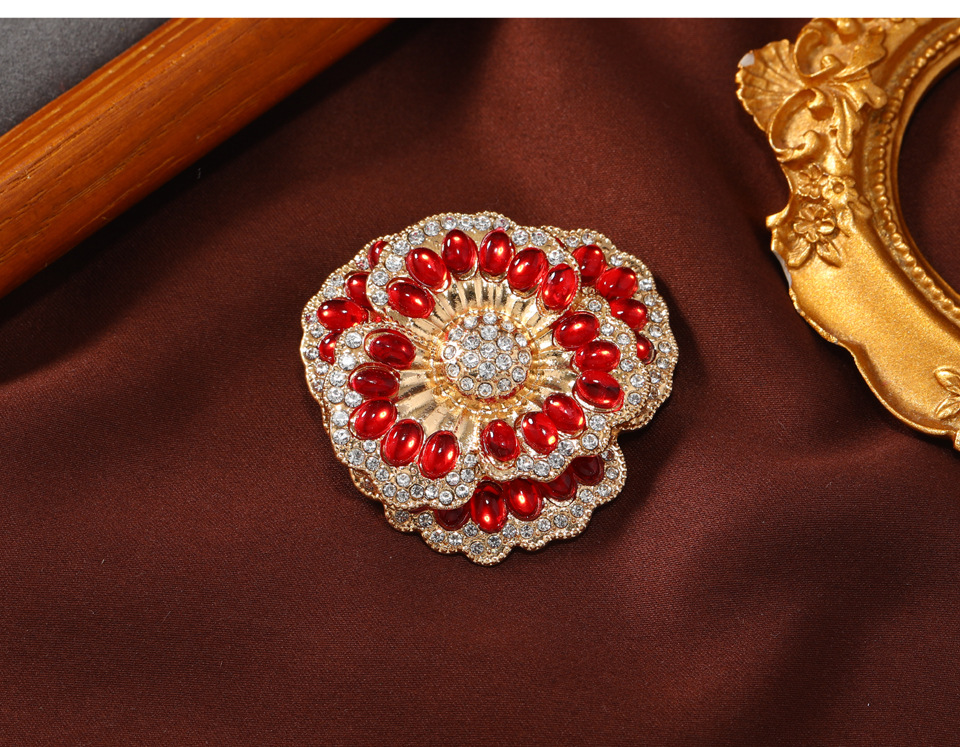 Retro Flor Aleación Embutido Diamantes De Imitación Mujeres Corsage display picture 5