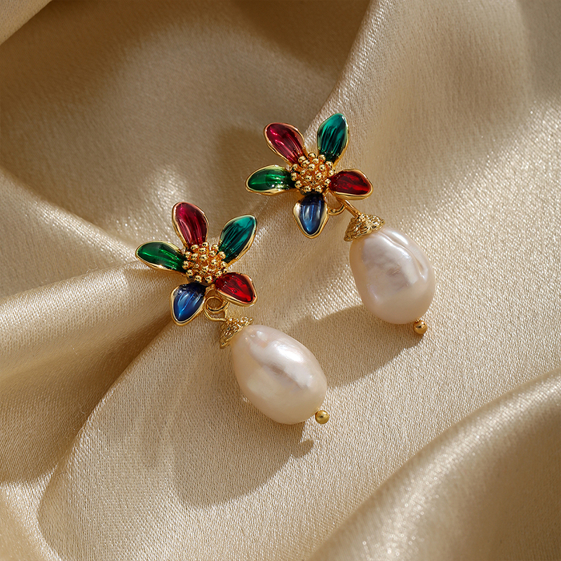 1 Pair Ethnic Style Flower Plating Inlay Copper Pearl 18k Gold Plated Drop Earrings display picture 3