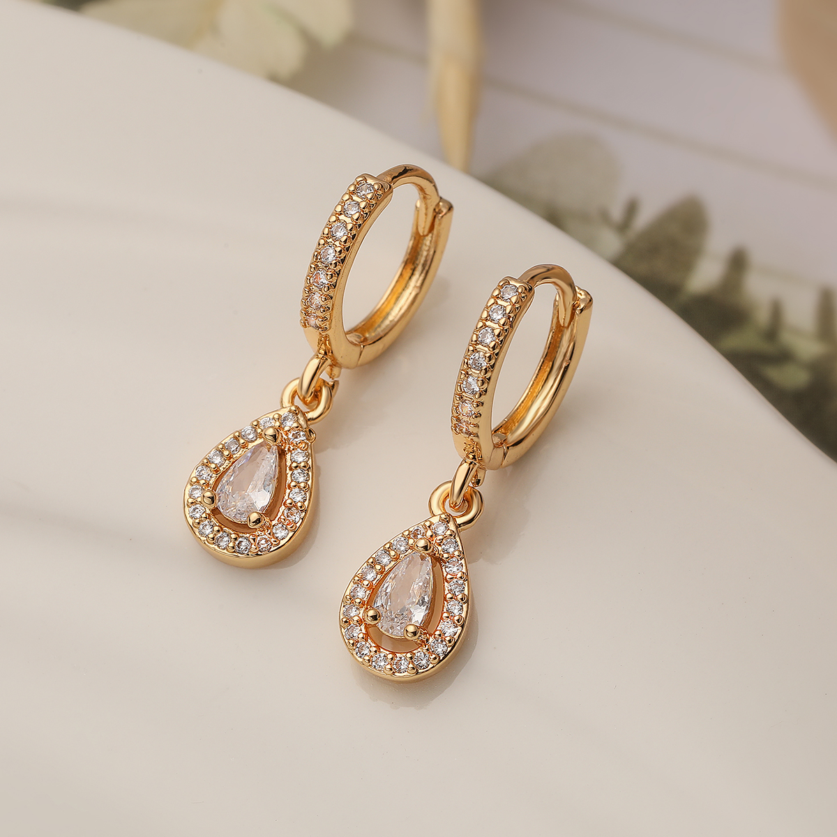 1 Pair Simple Style Commute Water Droplets Plating Inlay Copper Zircon 18k Gold Plated Drop Earrings display picture 3
