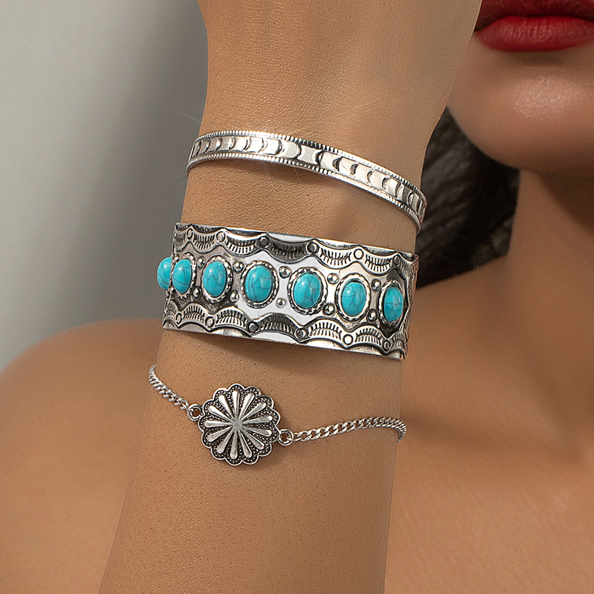 Elegant Retro Vacation Round Alloy Turquoise Metal Inlay Turquoise Women's Bangle display picture 1