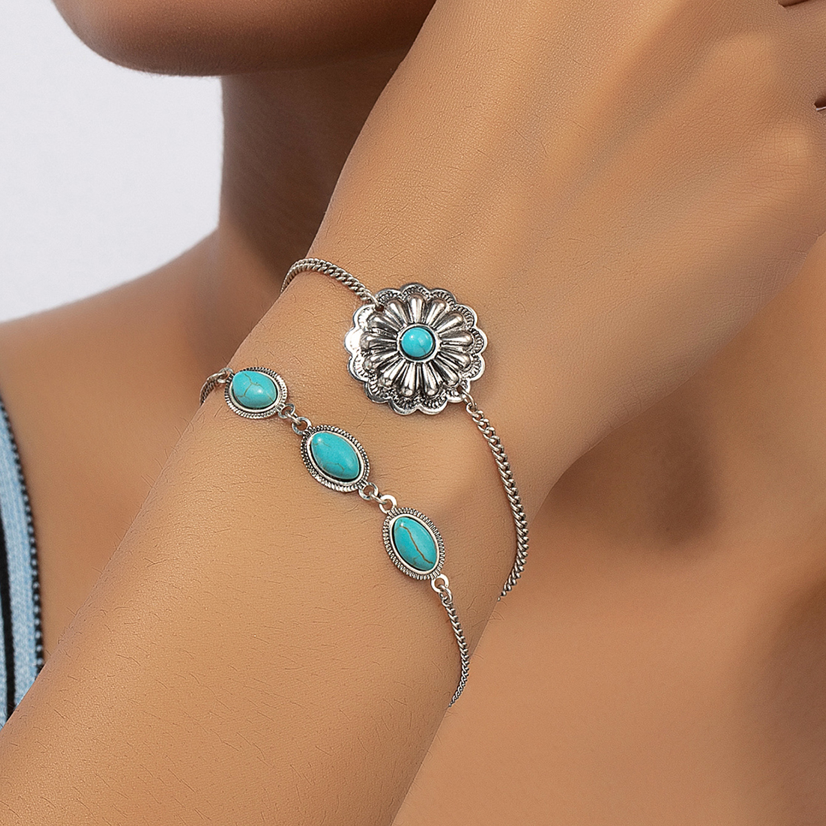 Casual Elegant Classic Style Oval Alloy Turquoise Iron Inlay Turquoise Women's Bracelets display picture 1