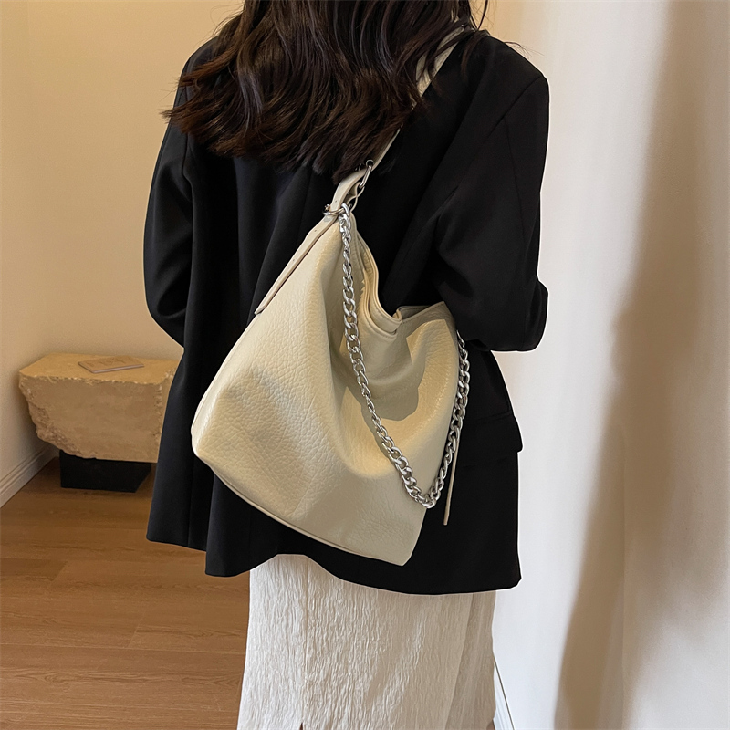 Women's All Seasons Pu Leather Solid Color Classic Style Bucket Zipper Shoulder Bag display picture 3
