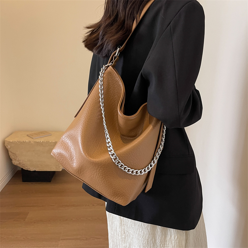 Women's All Seasons Pu Leather Solid Color Classic Style Bucket Zipper Shoulder Bag display picture 4