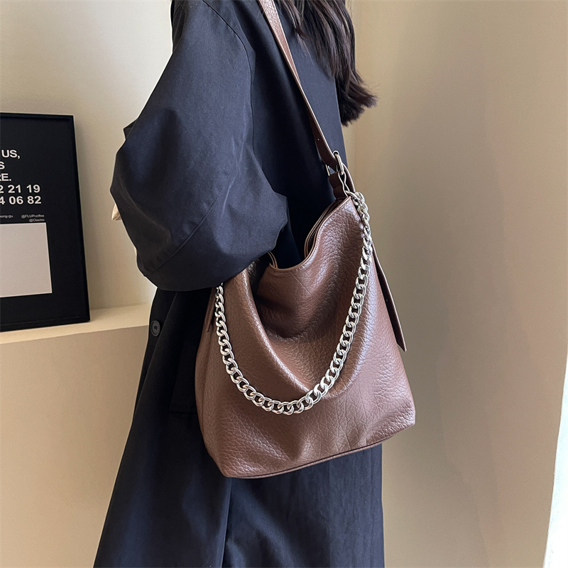 Women's All Seasons Pu Leather Solid Color Classic Style Bucket Zipper Shoulder Bag display picture 12