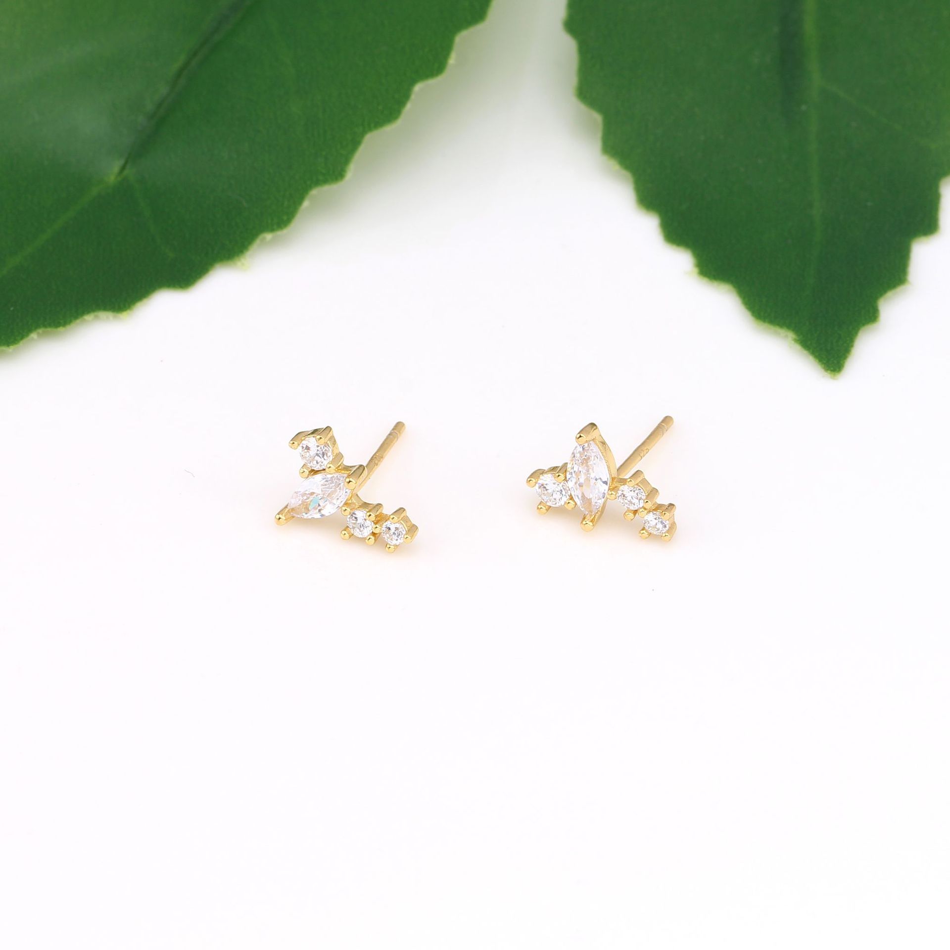 1 Pair Simple Style Korean Style Geometric Inlay Sterling Silver Zircon Ear Studs display picture 9