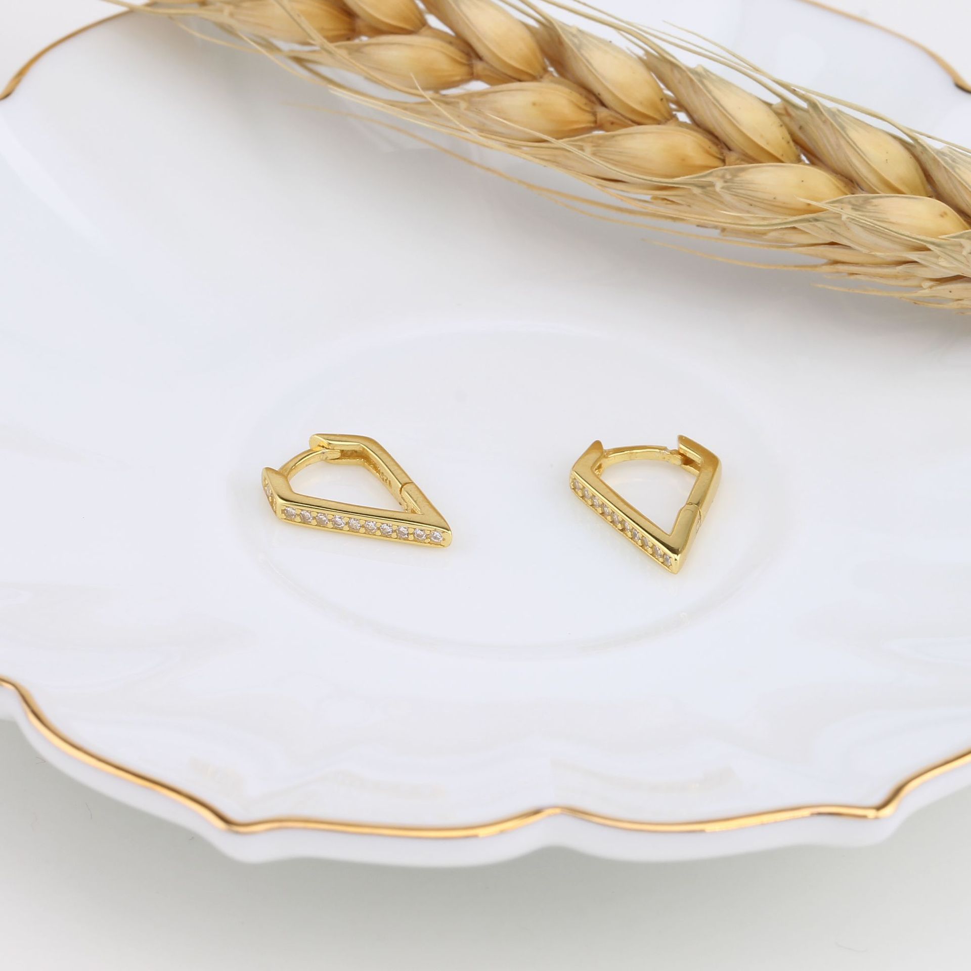 1 Pair Korean Style Geometric Inlay Sterling Silver Zircon Earrings display picture 9