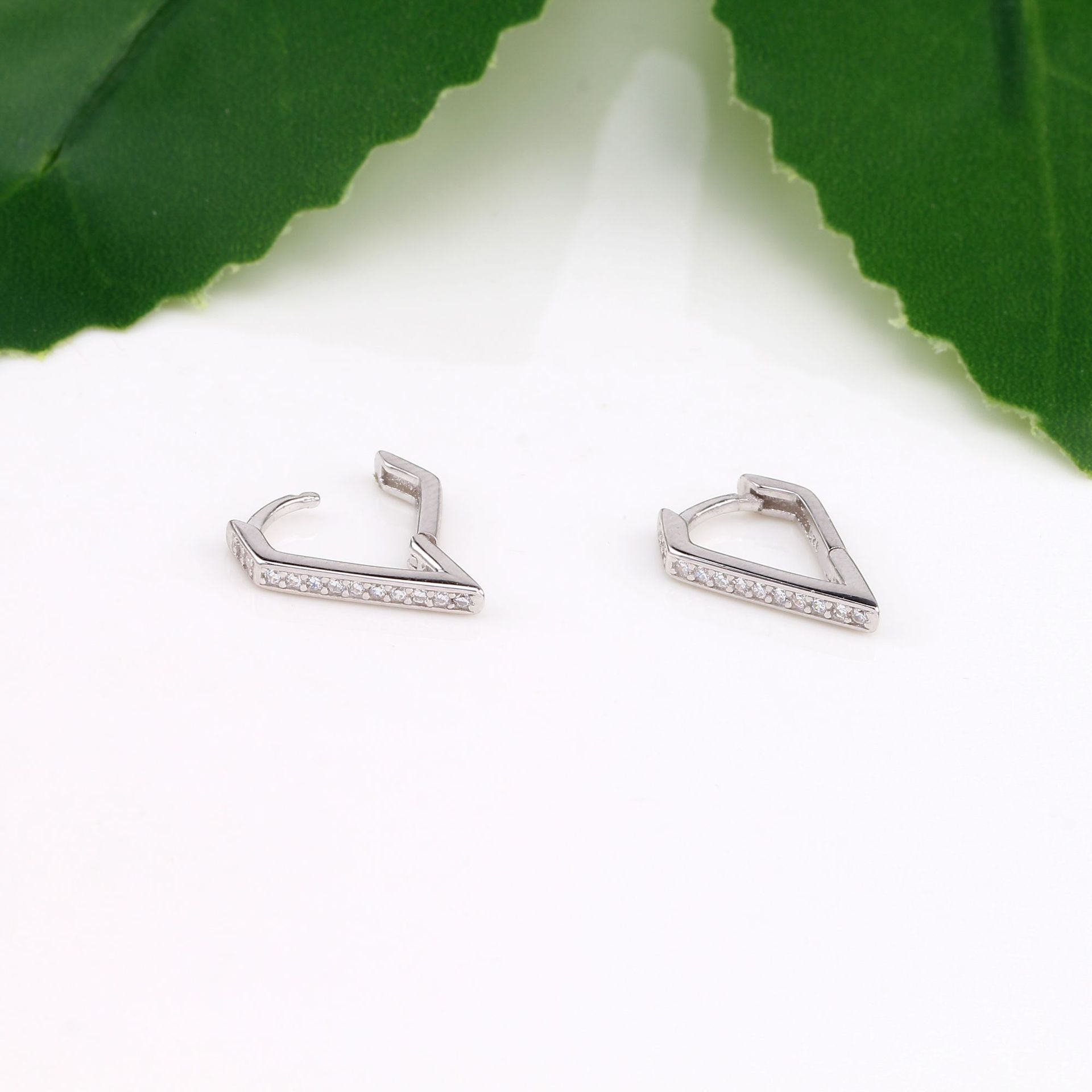 1 Pair Korean Style Geometric Inlay Sterling Silver Zircon Earrings display picture 12