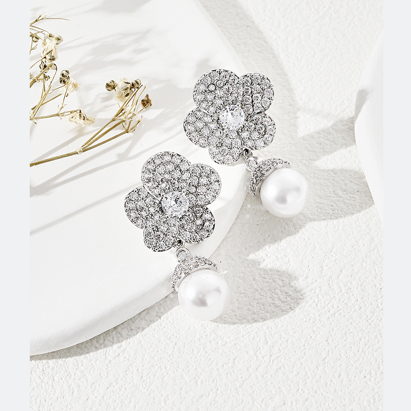 1 Pair Cute Sweet Flower Inlay Copper Zircon Palladium White K Drop Earrings display picture 2