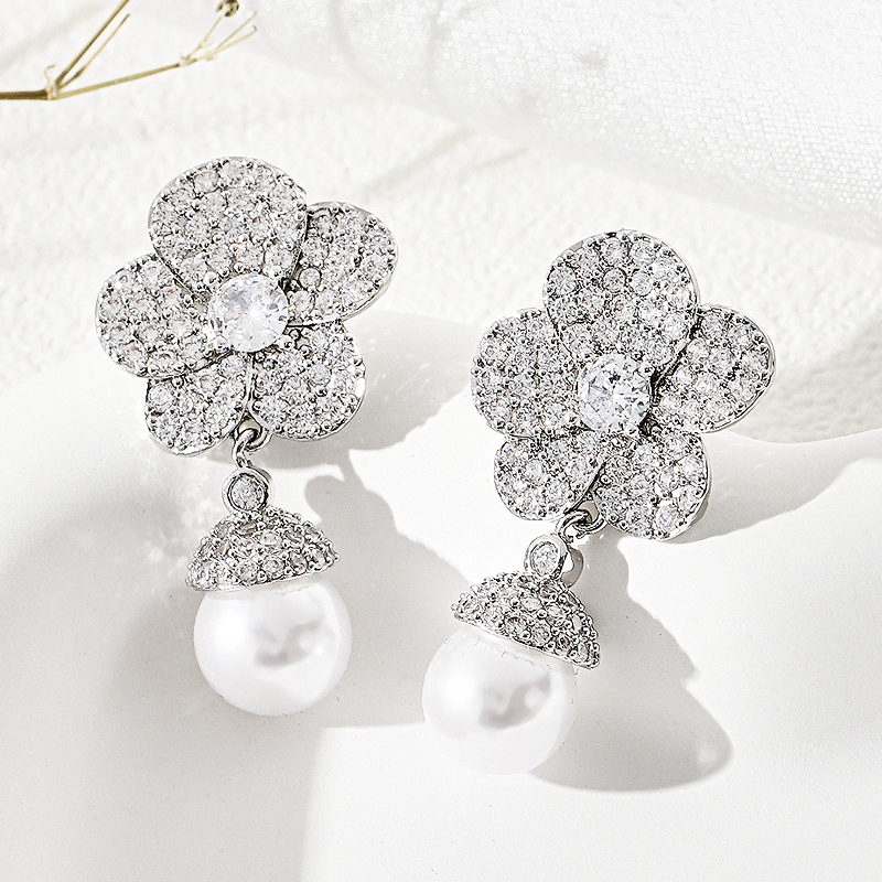 1 Paire Mignon Sucré Fleur Incruster Le Cuivre Zircon Blanc Palladium K Boucles D'oreilles display picture 5