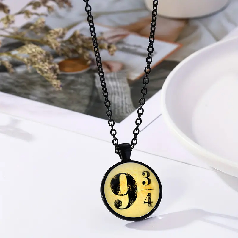 Retro British Style Number Alloy Inlay Glass Vacuum Vapor Plating Black Women's Pendant Necklace display picture 4