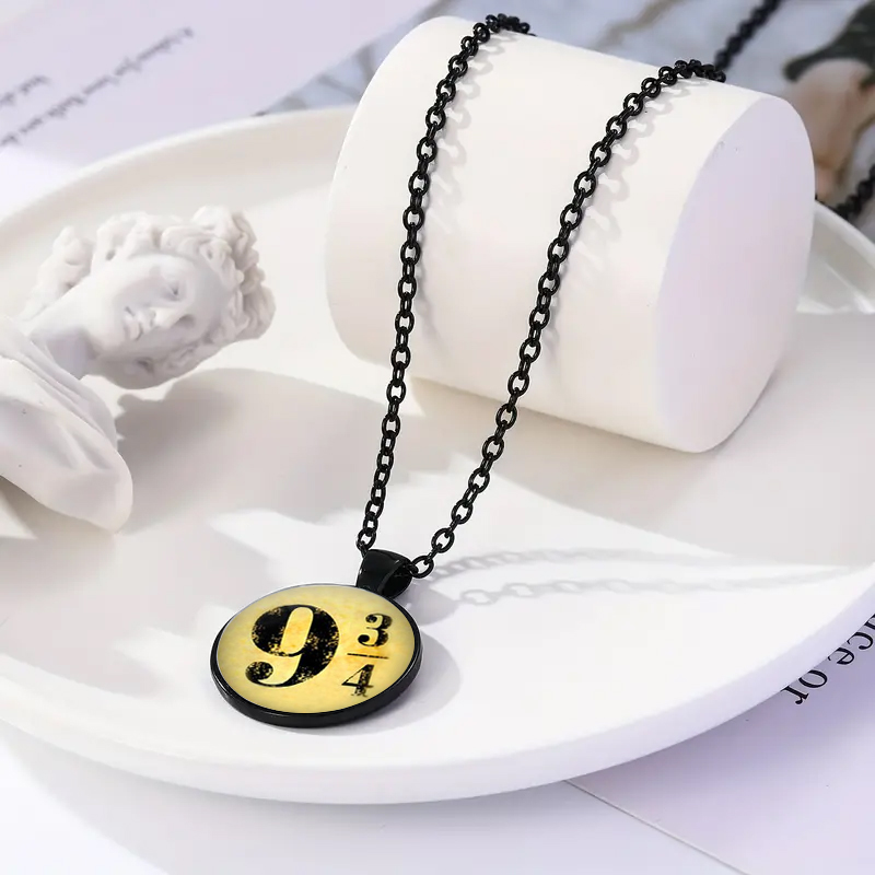 Retro British Style Number Alloy Inlay Glass Vacuum Vapor Plating Black Women's Pendant Necklace display picture 5