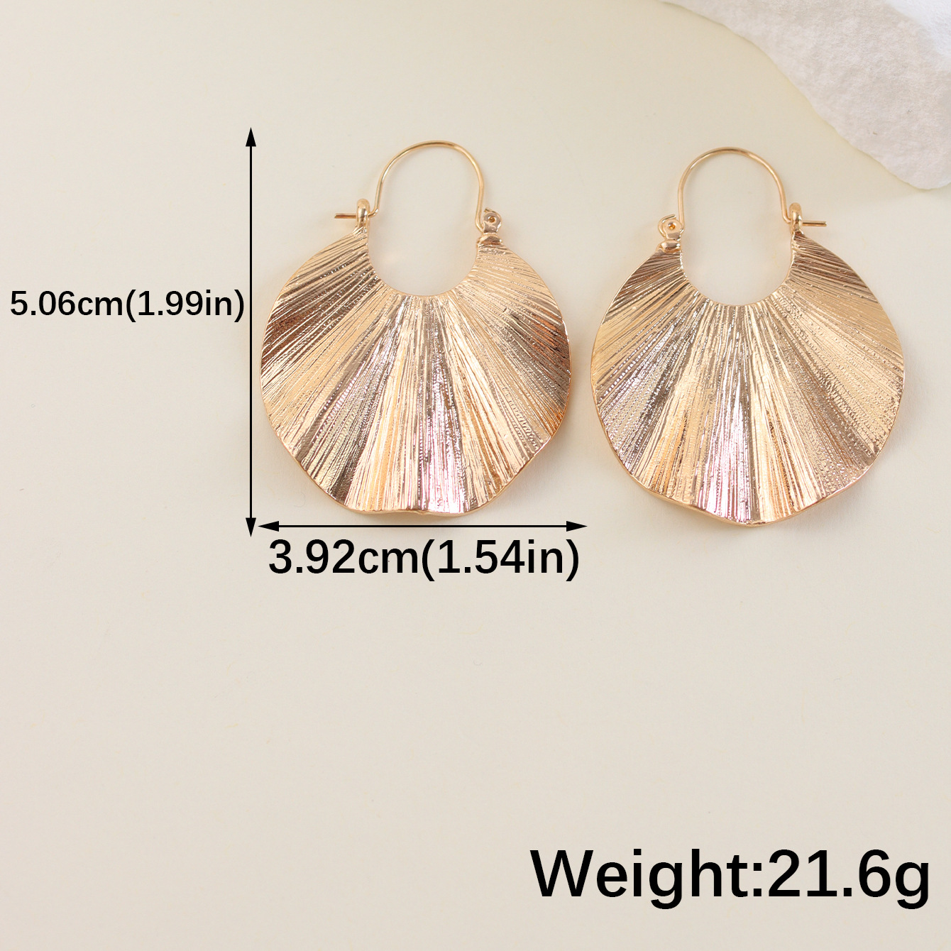 1 Pair Elegant Vintage Style Sector Solid Color Alloy Drop Earrings display picture 2