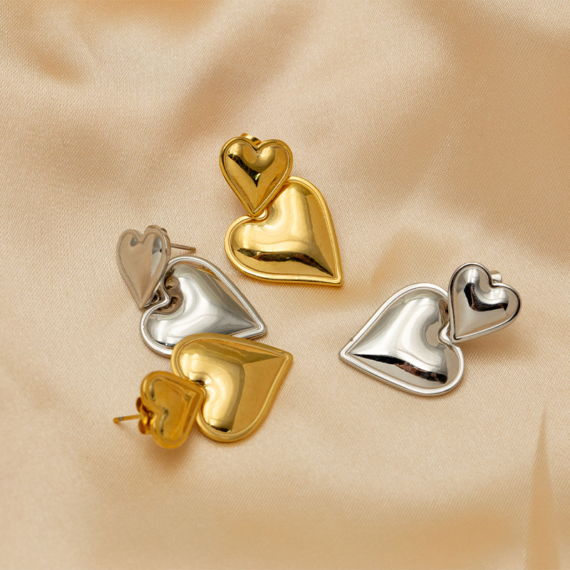 1 Pair Vintage Style Heart Shape Stainless Steel 18K Gold Plated Drop Earrings display picture 7