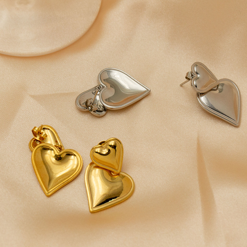 1 Pair Vintage Style Heart Shape Stainless Steel 18K Gold Plated Drop Earrings display picture 9