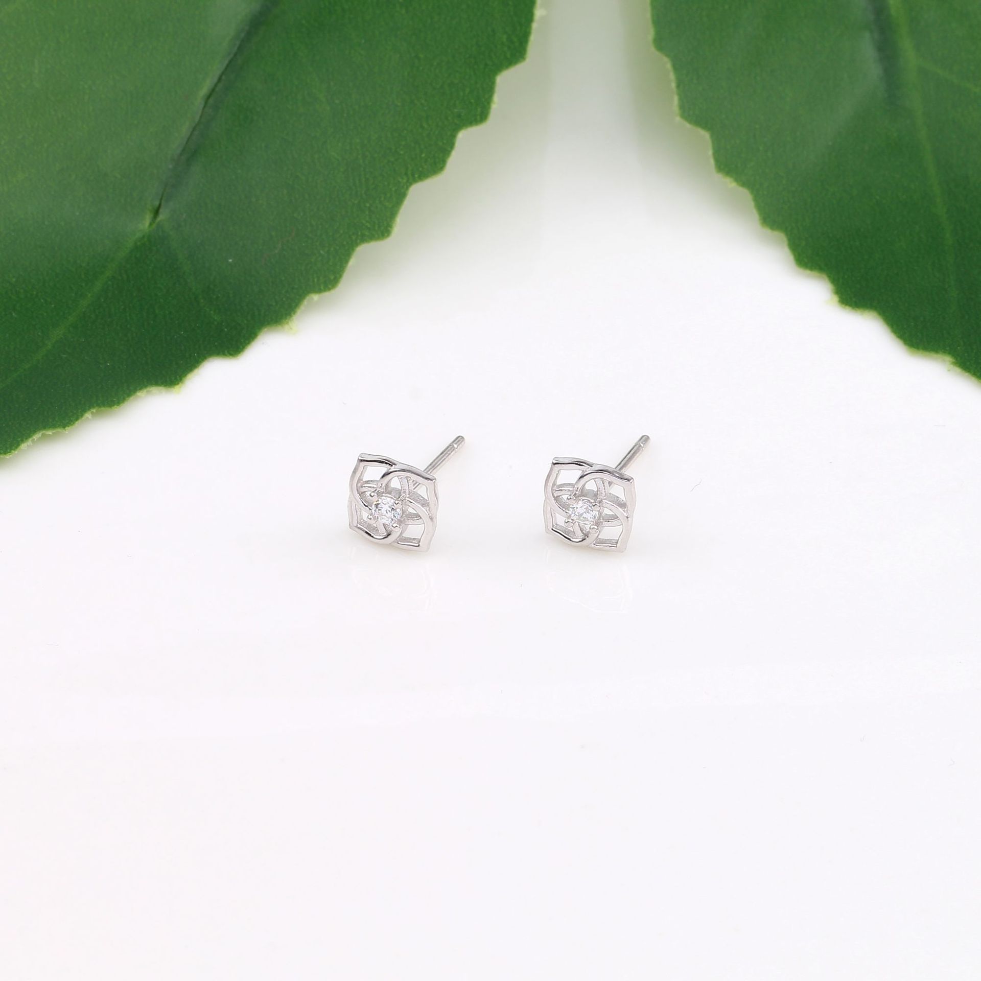 1 Pair Sweet Flower Plating Hollow Out Inlay Sterling Silver White Gold Plated Ear Studs display picture 10