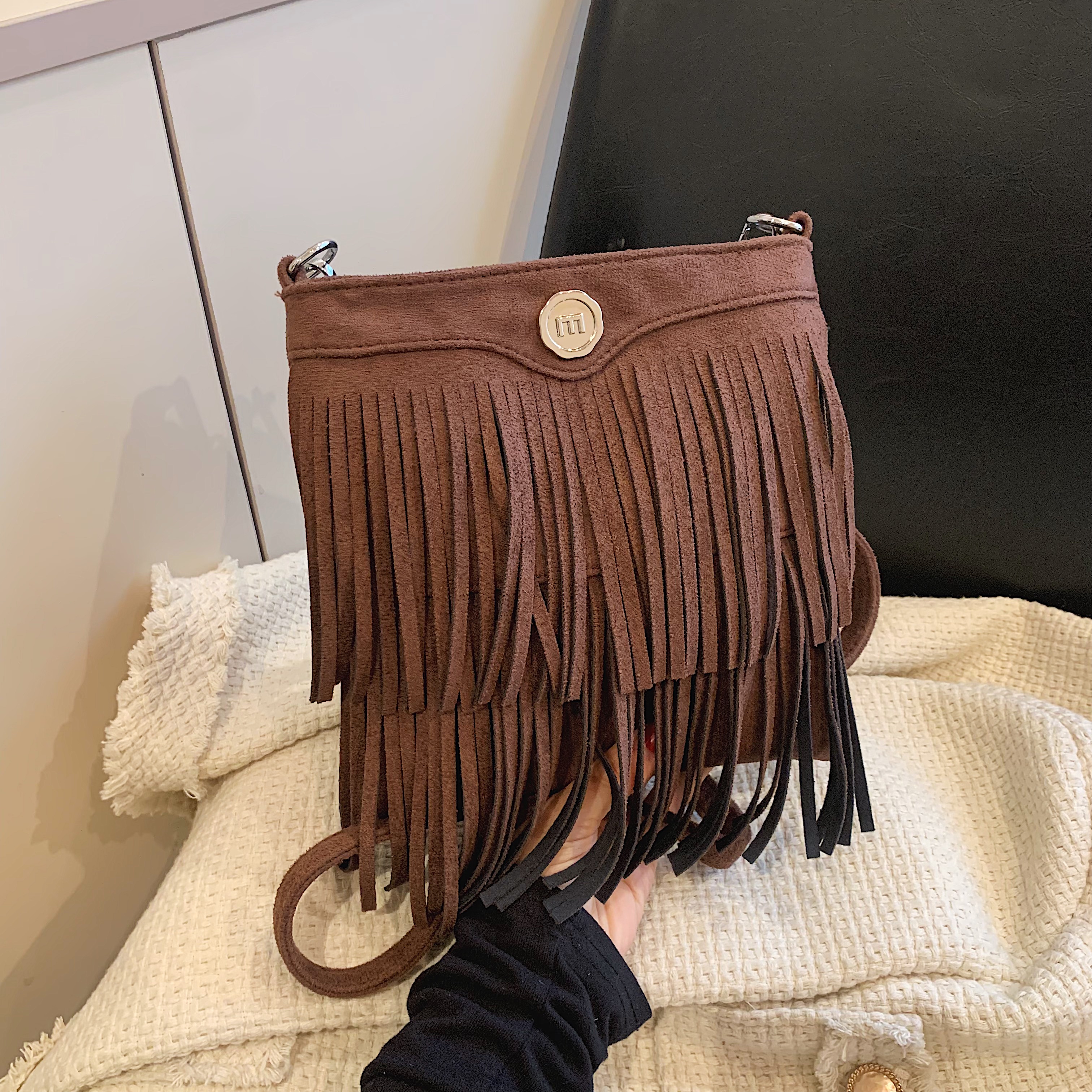 Women's Deerskin Velvet Solid Color Classic Style Tassel Square Zipper Crossbody Bag display picture 7