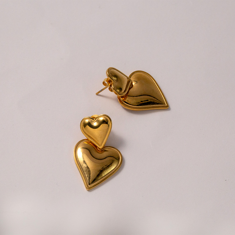 1 Pair Vintage Style Heart Shape Stainless Steel 18K Gold Plated Drop Earrings display picture 5