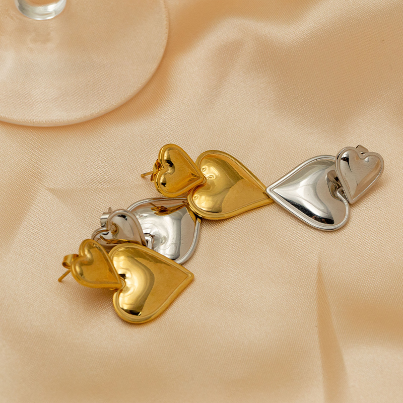 1 Pair Vintage Style Heart Shape Stainless Steel 18K Gold Plated Drop Earrings display picture 6