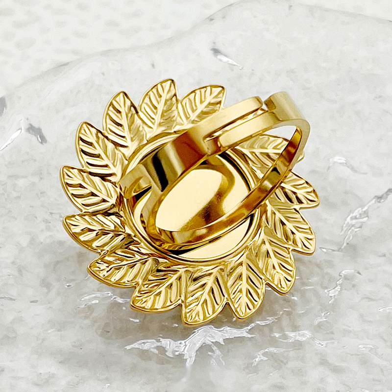 Edelstahl 304 Vergoldet Elegant Retro Britischer Stil Überzug Inlay Blume Künstliche Edelsteine Offener Ring display picture 2