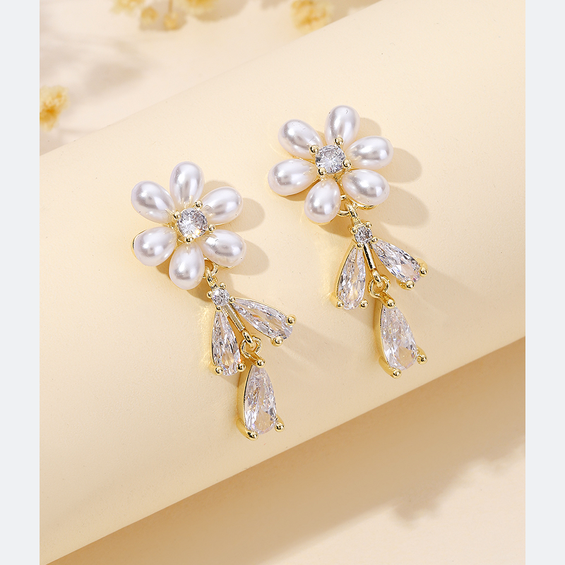 1 Pair Ig Style Shiny Water Droplets Flower Plating Inlay Copper Artificial Pearls Zircon 18k Gold Plated Drop Earrings display picture 2