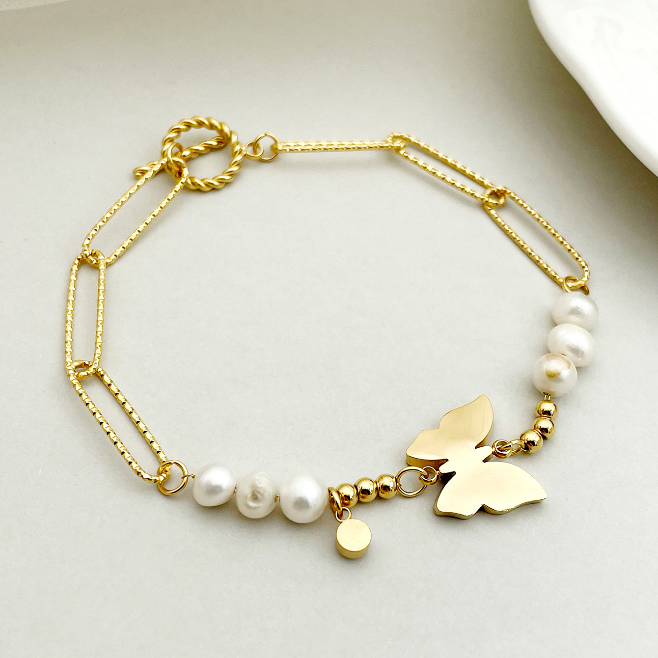 Style Simple Papillon Acier Inoxydable 304 Plaqué Or Perle Coquille Zircon Bracelets En Masse display picture 2