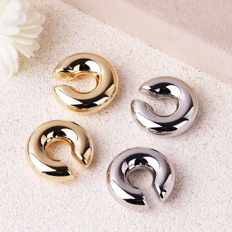 1 Pair Ig Style Simple Style Solid Color Plating Copper 18k Gold Plated Ear Cuffs display picture 3